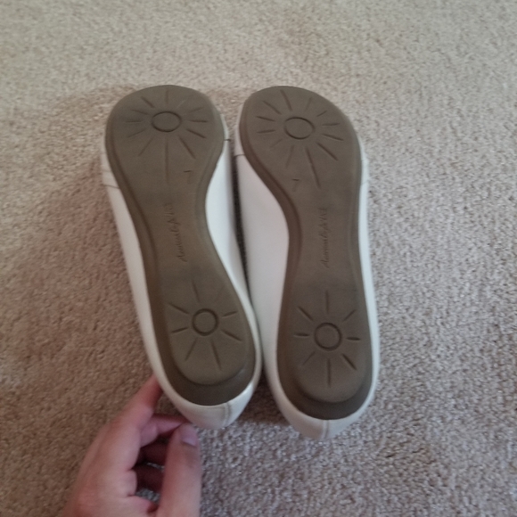 Flats - Picture 3 of 3